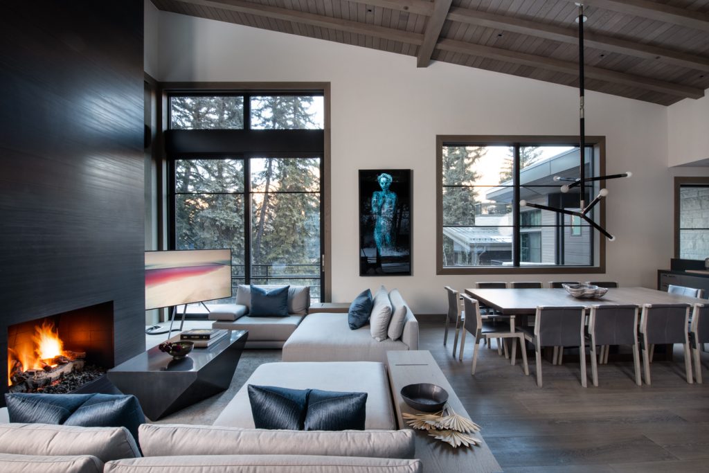 354 Beaver Dam S Living Room