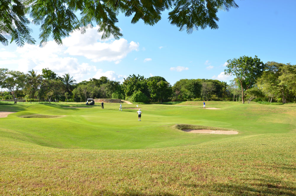 Dueños monthly golf tour