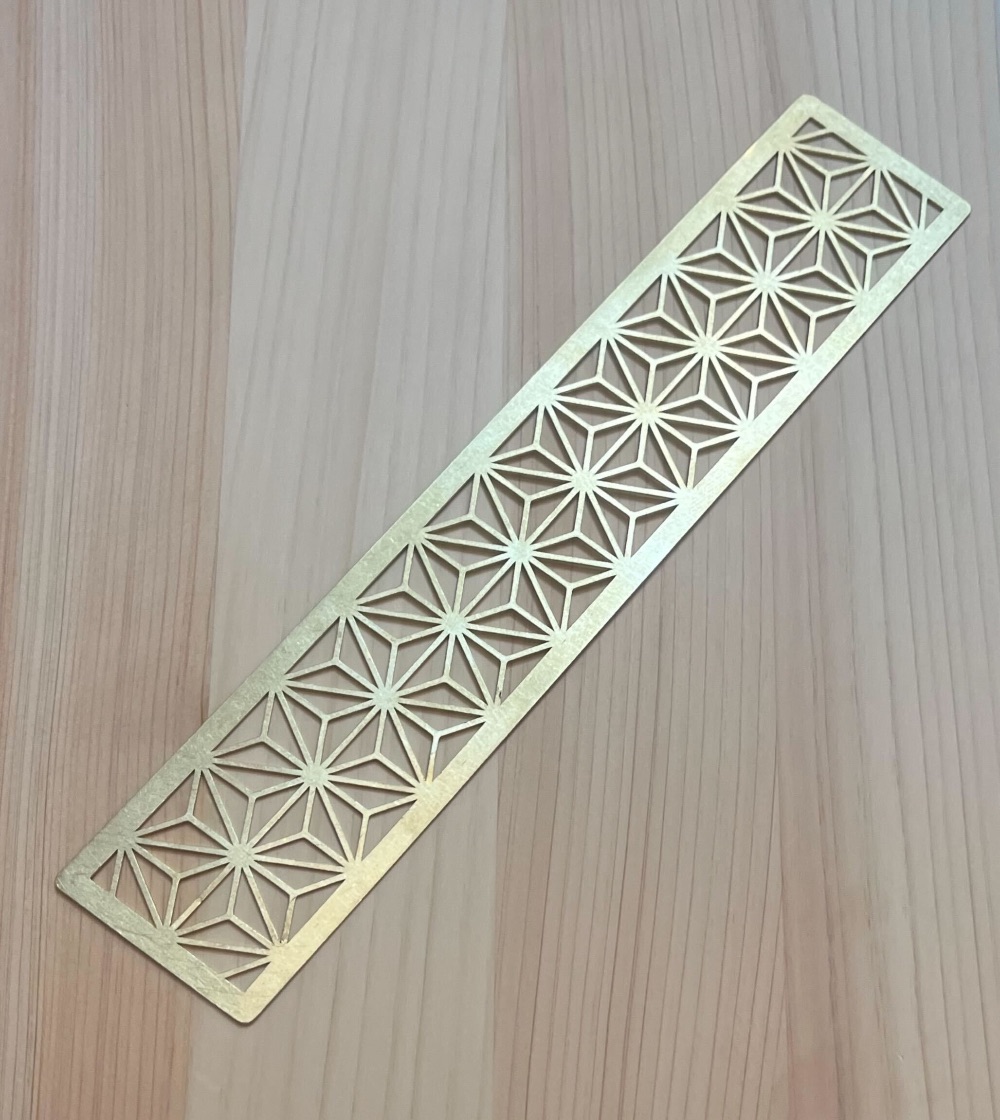 Brass bookmark with traditional Asanoha pattern.