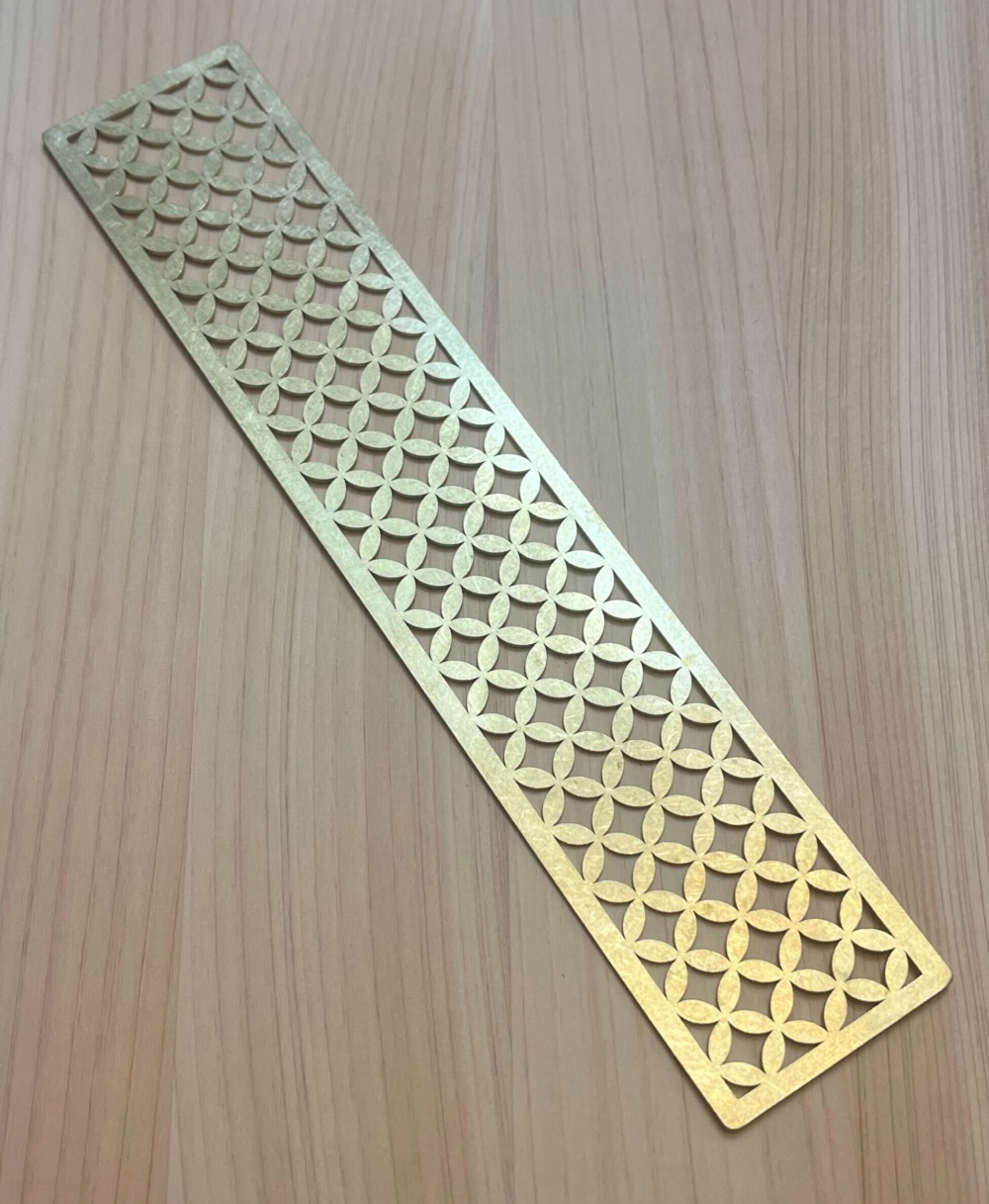Brass bookmark with traditional Shippo pattern.