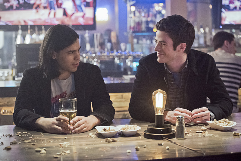 The Flash -- "Rogue Time" -- Image FLA116B_0414b -- Pictured (L-R): Carlos Valdes as Cisco Ramon and Grant Gustin as Barry Allen -- Photo: Dean Buscher/The CW -- é 2015 The CW Network, LLC. All rights reserved.