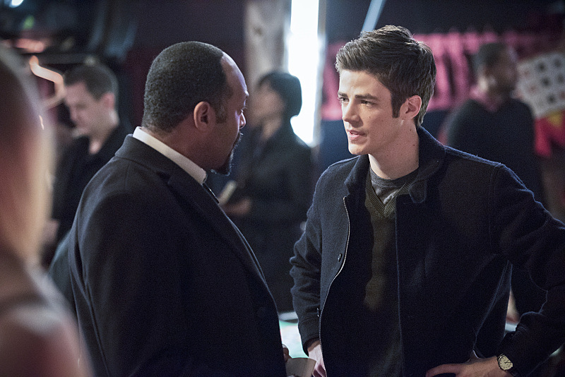 The Flash -- "Rogue Time"-- Image FLA116B_0321b -- Pictured (L-R): Jesse L. Martin as Detective Joe West and Grant Gustin as Barry Allen -- Photo: Dean Buscher/The CW -- é 2015 The CW Network, LLC. All rights reserved.