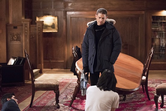The Flash--"Rogue Time"--image FLA116A_0535b--Pictured: (L-R) Wentworth Miller as Leonard Snart/Captain Cold, Nicholas Gonzalez as Dante Ramon and Carlos Valdes as Cisco Ramon Photo: Dean Buscher/The CW--é 2015 The CW Network, LLC. All rights reserved.