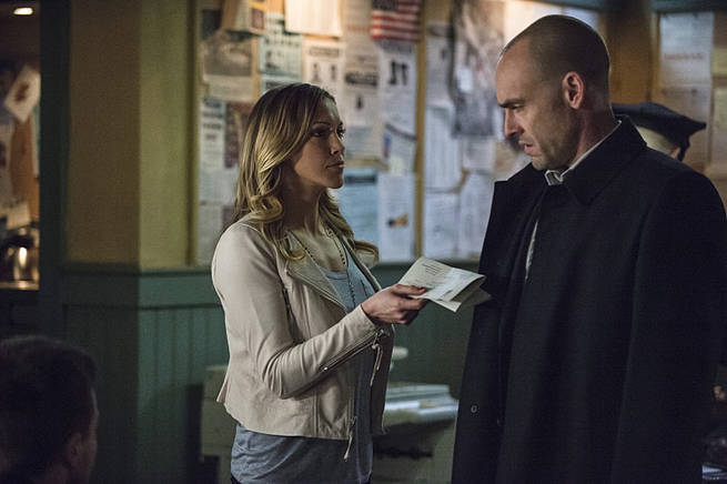 Arrow -- "Broken Arrow" -- Image AR319B_0269b--Pictured (L-R): Katie Cassidy as Laurel Lance and Paul Blackthorne as Quentin Lance -- Photo: Cate Cameron/The CW -- é 2015 The CW Network, LLC. All Rights Reserved.