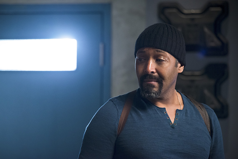 The Flash -- "Fast Enough" -- Image FLA123A_0077b -- Pictured: Jesse L. Martin as Detective Joe West -- Photo: Diyah Pera/The CW -- é 2015 The CW Network, LLC. All rights reserved.