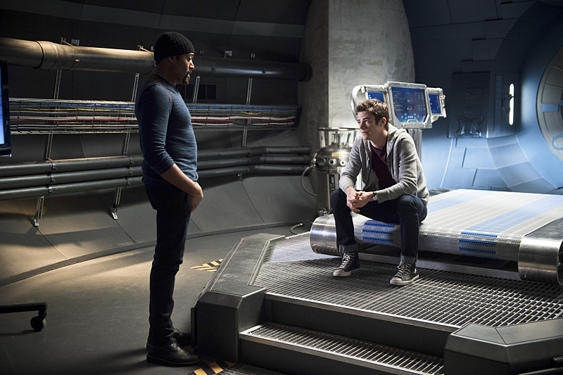 The Flash -- "Fast Enough" -- Image FLA123A_0004b -- Pictured (L-R): Jesse L. Martin as Detective Joe West and Grant Gustin as Barry Allen -- Photo: Diyah Pera/The CW -- é 2015 The CW Network, LLC. All rights reserved.