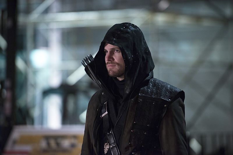 The Flash -- "Rogue Air" -- Image FLA122B_0294b -- Pictured: Stephen Amell as Oliver Queen / Arrow -- Photo: Diyah Pera/The CW -- é 2015 The CW Network, LLC. All rights reserved.