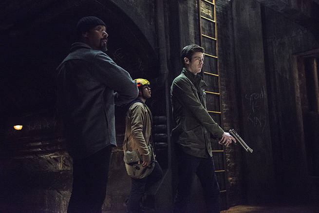 The Flash -- "Grodd Lives" -- Image FLA121A_0209b -- Pictured (L-R): Jesse L. Martin as Detective Joe West, Carlos Valdes as Cisco Ramon, and Grant Gustin as Barry Allen -- Photo: Cate Cameron/The CW -- é 2015 The CW Network, LLC. All rights reserved.