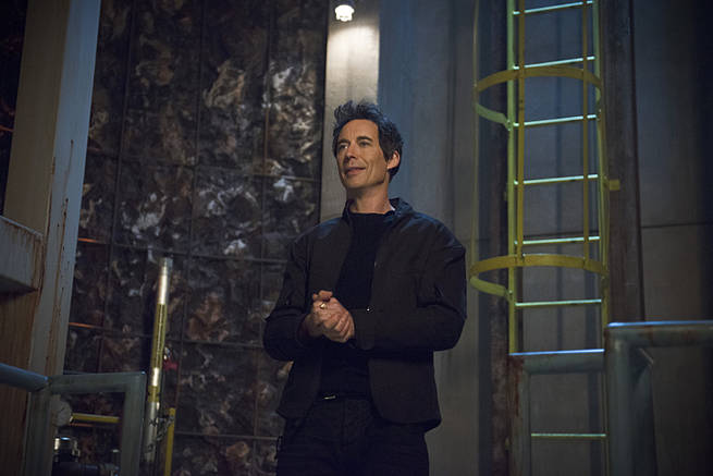 The Flash -- "Grodd Lives" -- Image FLA121B_0148b -- Pictured: Tom Cavanagh as Harrison Wells -- Photo: Cate Cameron/The CW -- é 2015 The CW Network, LLC. All rights reserved.
