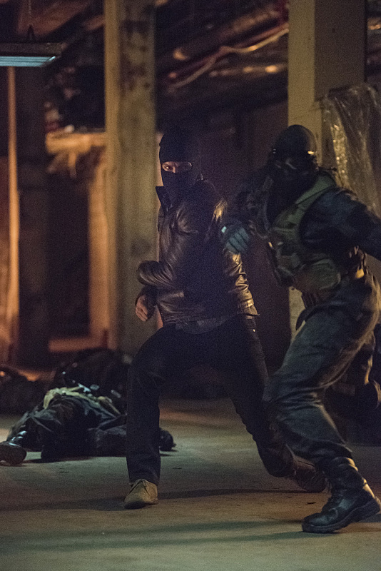 Arrow -- "Green Arrow" -- Image AR401B_0362b -- Pictured: Stephen Amell as Oliver Queen -- Photo: Dean Buscher /The CW -- é 2015 The CW Network, LLC. All Rights Reserved