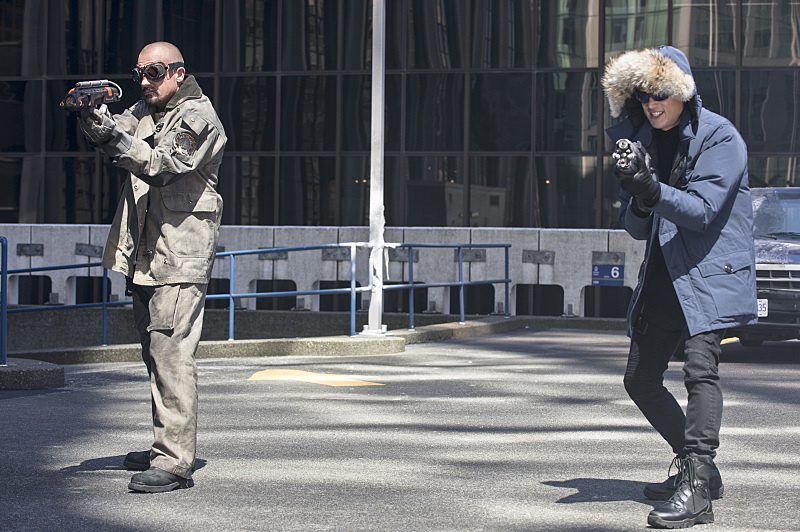 The Flash -- "The Man Who Saved Central City" -- Image FLA201c_0042b.jpg -- Pictured (L-R): Dominic Purcell as Heat Wave and Wentworth Miller as Captain Cold -- Photo: Cate Cameron /The CW -- é 2015 The CW Network, LLC. All rights reserved.