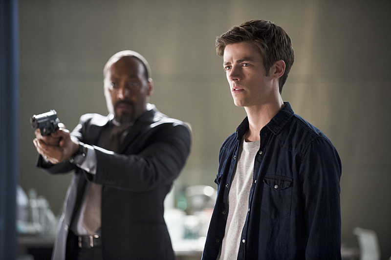 The Flash -- "The Man Who Saved Central City" -- Image FLA201b_0429b.jpg -- Pictured (L-R): Jesse L. Martin as Detective Joe West and Grant Gustin as Barry Allen -- Photo: Cate Cameron /The CW -- é 2015 The CW Network, LLC. All rights reserved.