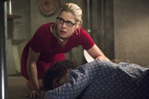 Arrow -- "Restoration" -- Image AR403A_0103b.jpg -- Pictured (L-R): Emily Bett Rickards as Felicity Smoak and and Echo Kellum as Curtis Holt -- Photo: Diyah Pera /The CW -- é 2015 The CW Network, LLC. All Rights Reserved.