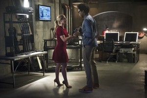 Arrow -- "Restoration" -- Image AR403A_0003b.jpg -- Pictured (L-R): Emily Bett Rickards as Felicity Smoak and Echo Kellum as Curtis Holt -- Photo: Diyah Pera /The CW -- é 2015 The CW Network, LLC. All Rights Reserved.
