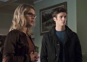 Arrow -- "Legends of Yesterday" -- Image AR408A_0196b.jpg -- Pictured (L-R): Emily Bett Rickards as Felicity Smoak and Grant Gust as Barry Allen -- Photo: Katie Yu/ The CW -- é 2015 The CW Network, LLC. All Rights Reserved.