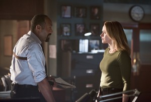 The Flash -- "Gorilla Warfare" -- Image FLA207A_0490b.jpg -- Pictured (L-R): Jesse L. Martin as Detective Joe West and Shantel VanSanten as Patty Spivot -- Photo: Diyah Pera/The CW -- é 2015 The CW Network, LLC. All rights reserved.