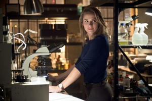 The Flash -- "Gorilla Warfare" -- Image: FLA207A_0178b.jpg -- Pictured: Shantel VanSanten as Patty Spivot -- Photo: Diyah Pera/The CW -- é 2015 The CW Network, LLC. All rights reserved.