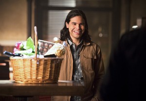 The Flash -- "Gorilla Warfare" -- Image FLA207A_0030b.jpg -- Pictured: Carlos Valdes as Cisco Ramon -- Photo: Diyah Pera/The CW -- é 2015 The CW Network, LLC. All rights reserved.