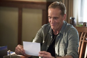 The Flash -- "Gorilla Warfare" -- Image FLA207A_0401b.jpg -- Pictured: John Wesley Shipp as Henry Allen -- Photo: Diyah Pera/The CW -- é 2015 The CW Network, LLC. All rights reserved.