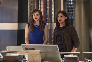 The Flash -- "Enter Zoom" -- Image FLA206C_0042b.jpg -- Pictured (L-R): Danielle Panabaker as Caitlin Snow and Carlos Valdes as Cisco Ramon -- Photo: Cate Cameron/The CW -- é 2015 The CW Network, LLC. All rights reserved.