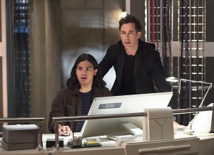 The Flash -- "Enter Zoom" -- Image FLA206C_0013b.jpg -- Pictured (L-R): Carlos Valdes as Cisco Ramon and Tom Cavanagh as Harrison Wells -- Photo: Cate Cameron/The CW -- é 2015 The CW Network, LLC. All rights reserved.