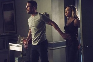 Arrow -- "Haunted" -- Image AR404A_0213b.jpg -- Pictured (L-R) : Stephen Amell as Oliver Queen and Katie Cassidy as Laurel Lance -- Photo: Katie Yu/ The CW -- é 2015 The CW Network, LLC. All Rights Reserved.