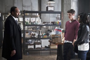 The Flash -- "The Reverse Flash Returns" -- Image FLA211a_0333b -- Pictured (L-R): Jesse L. Martin as Detective Joe West, Grant Gustin as Barry Allen and Candice Patton as Iris West -- Photo: Diyah Pera/The CW -- é 2016 The CW Network, LLC. All rights reserved.