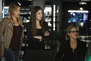 Arrow -- "Taken" -- Image AR415b_0205.jpg -- Pictured (L-R): Katie Cassidy as Laurel Lance/Black Canary, Anna Hopkins as Samantha, and Emily Bett Rickards as Felicity Smoak -- Photo: Bettina Strauss/ The CW -- é 2016 The CW Network, LLC. All Rights Reserved.