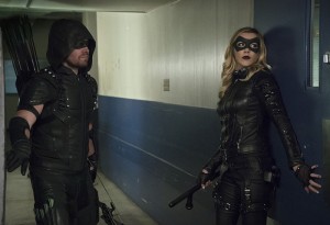 Arrow -- "Code of Silence" -- Image AR414A_0057b.jpg -- Pictured (L-R): Stephen Amell as The Arrow and Katie Cassidy as Laurel Lance/Black Canary -- Photo: Katie Yu/ The CW -- é 2016 The CW Network, LLC. All Rights Reserved.