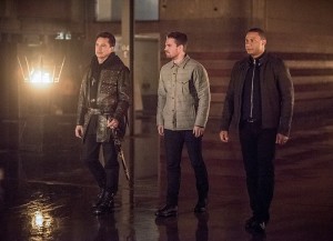 Arrow -- "Sins of the Father" -- Image AR413b_0007b.jpg -- Pictured (L-R): John Barrowman as Malcolm Merlyn, Stephen Amell as Oliver Queen, and David Ramsey as John Diggle -- Photo: Dean Buscher/ The CW -- é 2016 The CW Network, LLC. All Rights Reserved.