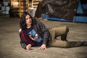 The Flash -- "Welcome to Earth-2" -- Image FLA213a_0185b -- Pictured: Carlos Valdes as Cisco Ramon -- Photo: Diyah Pera/The CW -- é 2016 The CW Network, LLC. All rights reserved.