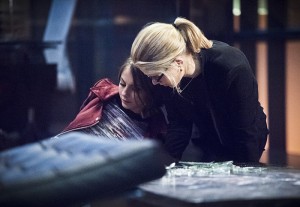 Arrow -- "Beacon of Hope" -- Image AR417b_0303b.jpg -- Pictured (L-R): Willa Holland as Thea Queen and Emily Bett Rickards as Felicity Smoak -- Photo: Dean Buscher/The CW -- é 2016 The CW Network, LLC. All Rights Reserved.