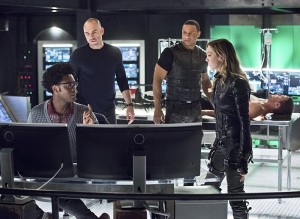 Arrow -- "Beacon of Hope" -- Image AR417a_0432b.jpg -- Pictured (L-R): Echo Kellum as Curtis Holt, Paul Blackthorne as Detective Quentin Lance, David Ramsey as John Diggle, Katie Cassidy as Laurel Lance and Stephen Amell as Oliver Queen -- Photo: Dean Buscher/The CW -- é 2016 The CW Network, LLC. All Rights Reserved.