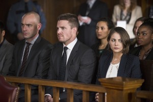 Arrow -- "Broken Hearts" -- Image AR416b_0298b.jpg -- Pictured (L-R): Paul Blackthorne as Detective Quentin Lance, Stephen Amell as Oliver Queen and Willa Holland as Thea Queen -- Photo: Diyah Pera /The CW -- é 2016 The CW Network, LLC. All Rights Reserved.
