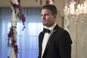 Arrow -- "Broken Hearts" -- Image AR416a_0091b.jpg -- Pictured (L-R): Stephen Amell as Oliver Queen -- Photo: Katie Yu/The CW -- é 2016 The CW Network, LLC. All Rights Reserved.