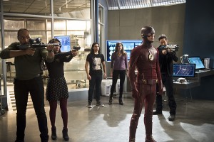 The Flash -- "Versus Zoom" -- Image: FLA218b_0035b.jpg -- Pictured (L-R): Jesse L. Martin as Detective Joe West, Candice Patton as Iris West, Carlos Valdes as Cisco Ramon, Danielle Panabaker as Caitlin Snow, Grant Gustin as The Flash and Tom Cavanagh as Harrison Wells -- Photo: Diyah Pera/The CW -- é 2016 The CW Network, LLC. All rights reserved.