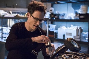 The Flash -- "Versus Zoom" -- Image: FLA218A_0081b.jpg -- Pictured: Tom Cavanagh as Harrison Wells -- Photo: Cate Cameron/The CW -- é 2016 The CW Network, LLC. All rights reserved.
