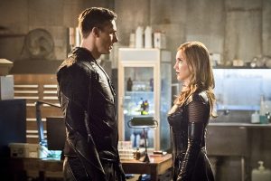 The Flash -- "Invincible" -- Image: FLA222b_0026b.jpg -- Pictured (L-R): Teddy Sears as Jay Garrick and Katie Cassidy as Black Siren -- Photo: Dean Buscher/The CW -- é 2016 The CW Network, LLC. All rights reserved.