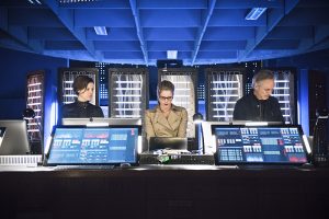 Arrow -- "Monument Point" -- Image AR421b_0373b.jpg -- Pictured (L-R): Audrey Marie Anderson as Lyla Michaels, Emily Bett Rickards as Felicity Smoak and Tom Amandes as Noah Kuttler/Calculator -- Photo: Dean Buscher/The CW -- é 2016 The CW Network, LLC. All Rights Reserved.