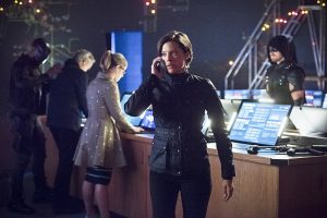 Arrow -- "Monument Point" -- Image AR421b_0328b2.jpg -- Pictured (L-R): David Ramsey as John Diggle, Tom Amandes as Noah Kuttler/Calculator, Emily Bett Rickards as Felicity Smoak, Audrey Marie Anderson as Lyla Michaels and Stephen Amell as Green Arrow -- Photo: Dean Buscher/The CW -- é 2016 The CW Network, LLC. All Rights Reserved.