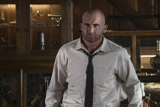 DC's Legends of Tomorrow --"The Justice Society of America"-- Image LGN202b_0138.jpg -- Pictured (L-R): Dominic Purcell as Mick Rory/Heat Wave -- Photo: Katie Yu/The CW -- é 2016 The CW Network, LLC. All Rights Reserved.