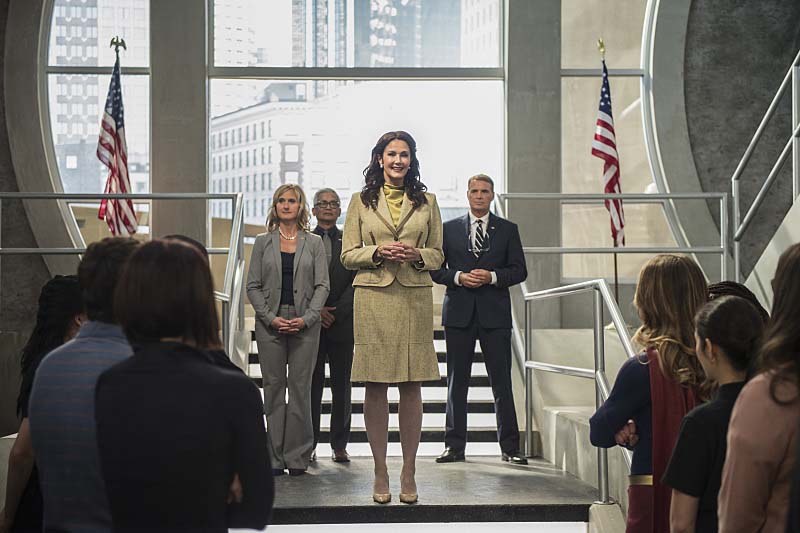 Supergirl -- "Welcome to Earth" -- Image SPG203c_0309 -- Pictured: Lynda Carter as President Olivia Marsdin -- Photo: Diyah Pera/The CW -- Ì?å© 2016 The CW Network, LLC. All Rights Reserved