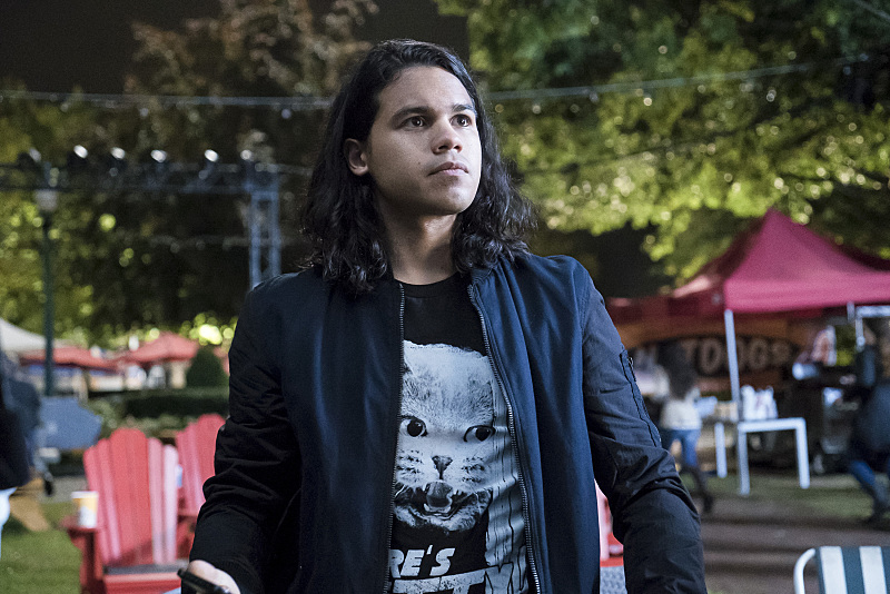 The Flash -- "Shade" -- Image FLA306a_0091b.jpg -- Pictured: Carlos Valdes as Cisco Ramon -- Photo: Katie Yu/The CW -- é 2016 The CW Network, LLC. All rights reserved.