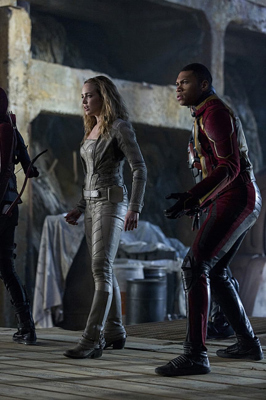 The Flash -- "Invasion!" -- Image FLA308a_0399b.jpg -- Pictured (L-R): Caity Lotz as Sara Lance/White Canary and Franz Drameh as Jefferson "Jax" Jackson -- Photo: Michael Courtney/The CW -- é 2016 The CW Network, LLC. All rights reserved.
