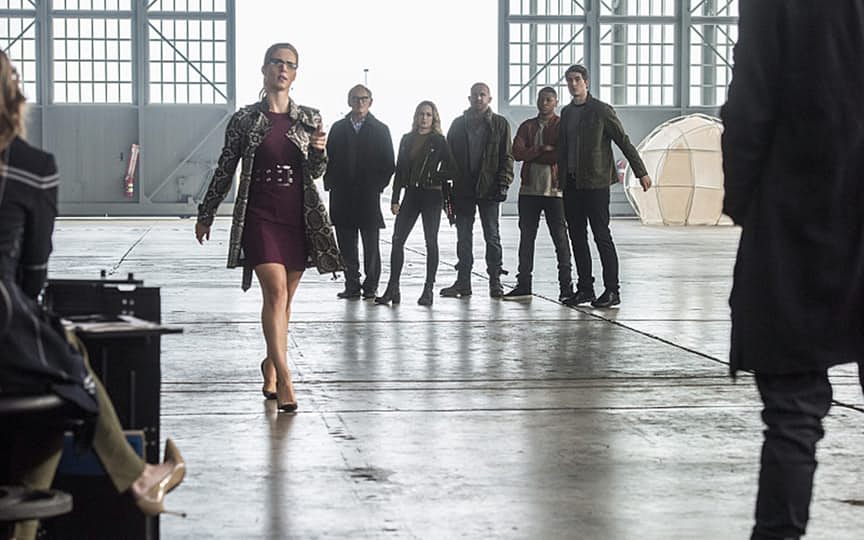 The Flash -- "Invasion!" -- Image FLA308b_0073b.jpg -- Pictured (L-R): Emily Bett Rickards as Felicity Smoak, Victor Garber as Professor Martin Stein, Caity Lotz as Sara Lance/White Canary, Dominic Purcell as Mick Rory/Heat Wave, Franz Drameh as Jefferson "Jax" Jackson and Brandon Routh as Ray Palmer/Atom -- Photo: Dean Buscher/The CW -- é 2016 The CW Network, LLC. All rights reserved.