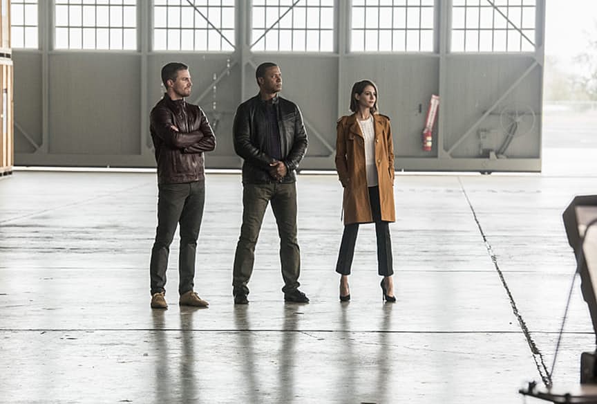 The Flash -- "Invasion!" -- Image FLA308b_0080b.jpg -- Pictured: Stephen Amell as Oliver Queen, David Ramsey as John Diggle and Willa Holland as Thea Queen -- Photo: Dean Buscher/The CW -- é 2016 The CW Network, LLC. All rights reserved.