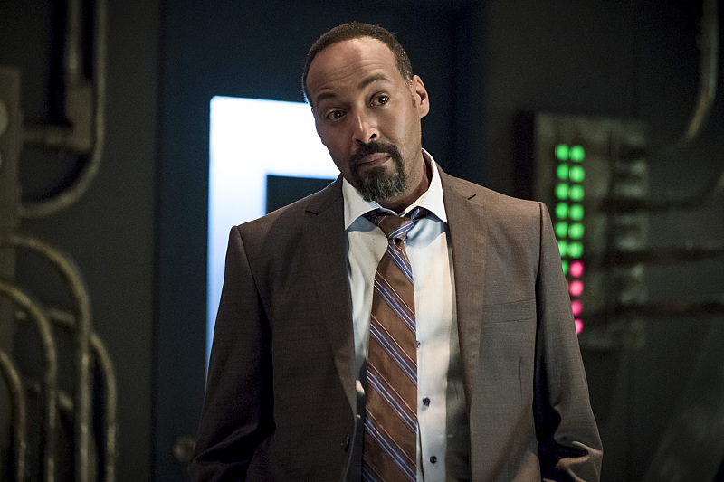 The Flash -- "The Present" -- Image FLA309b_0096b.jpg -- Pictured: Jesse L. Martin as Detective Joe West -- Photo: Katie Yu/The CW -- é 2016 The CW Network, LLC. All rights reserved.