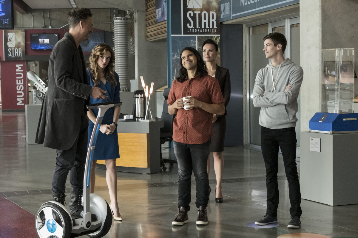 The Flash -- "Borrowing Problems from the Future" -- Image FLA310b_0034b.jpg -- Pictured (L-R): Tom Cavanagh as Harrison Wells, Danielle Panabaker as Caitlin Snow, Carlos Valdes as Cisco Ramon, Lindsay Maxwell as Olga and Grant Gustin as Barry Allen -- Photo: Katie Yu/The CW -- é 2016 The CW Network, LLC. All rights reserved.