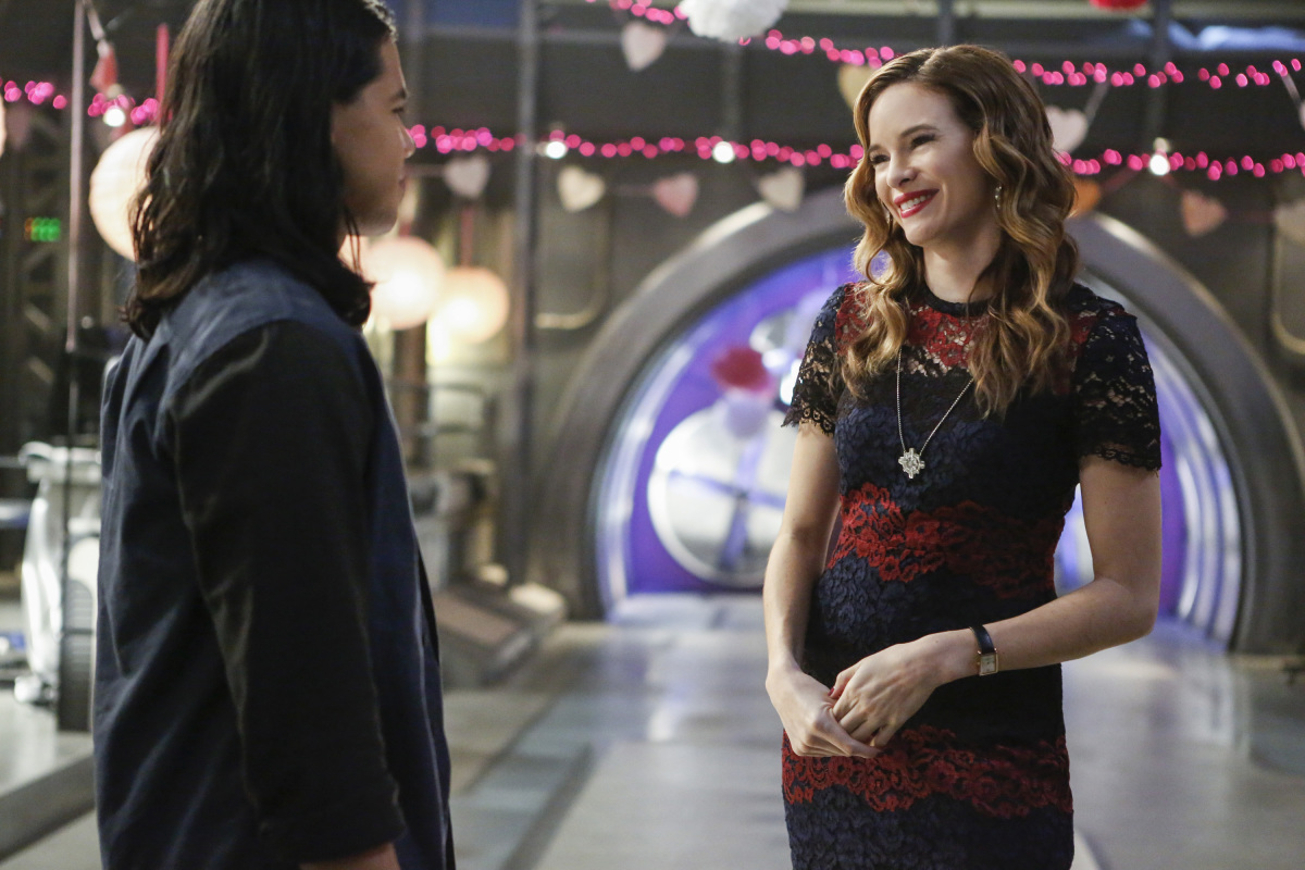 The Flash -- "Attack on Central City" -- FLA314b_0091b.jpg -- Pictured (L-R): Carlos Valdes as Cisco Ramon and Danielle Panabaker as Caitlin Snow -- Photo: Bettina Strauss/The CW -- é 2017 The CW Network, LLC. All rights reserved.
