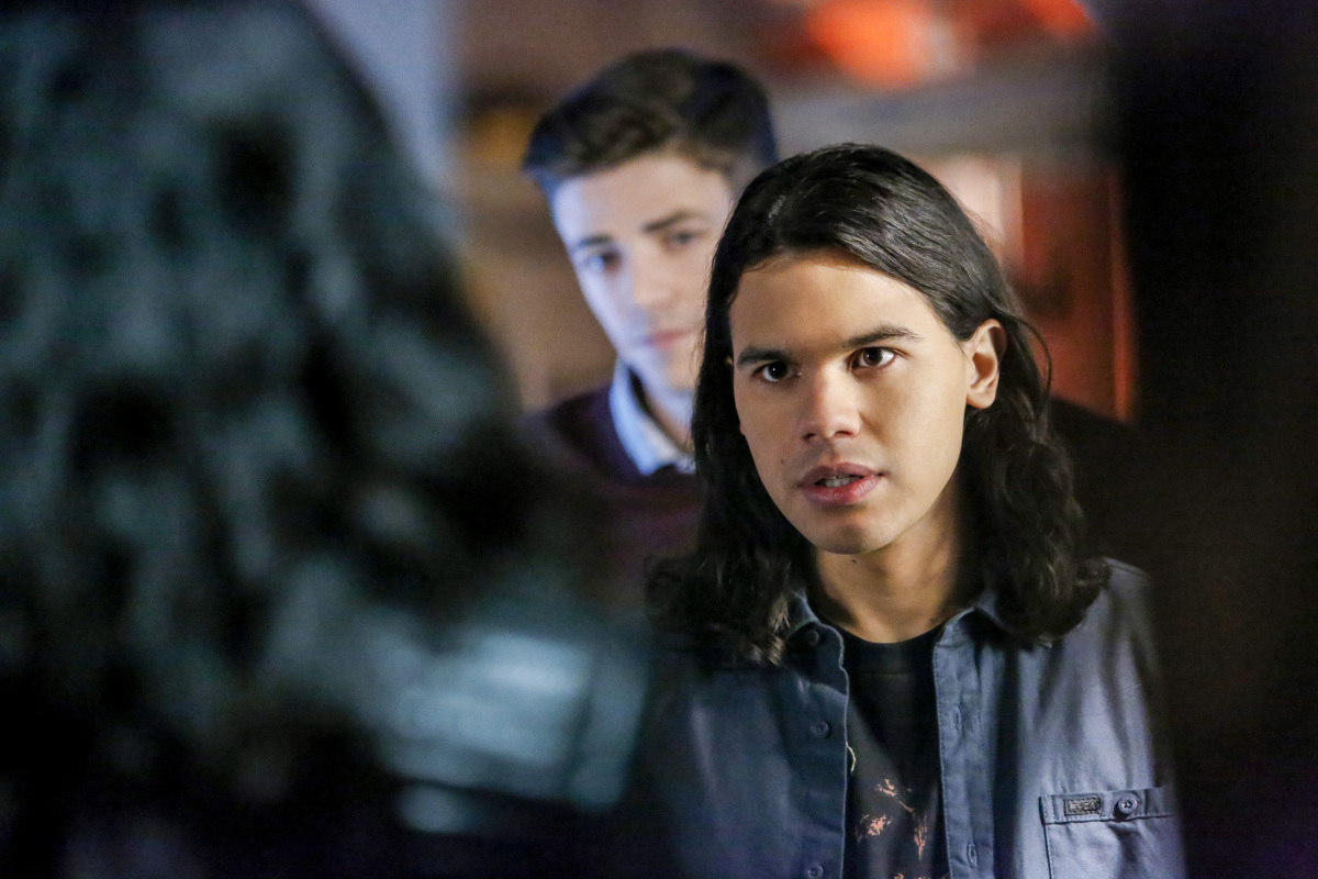 The Flash -- "Attack on Central City" -- FLA314c_0130b.jpg -- Pictured (L-R): Grant Gustin as Barry Allen and Carlos Valdes as Cisco Ramon -- Photo: Bettina Strauss/The CW -- é 2017 The CW Network, LLC. All rights reserved.